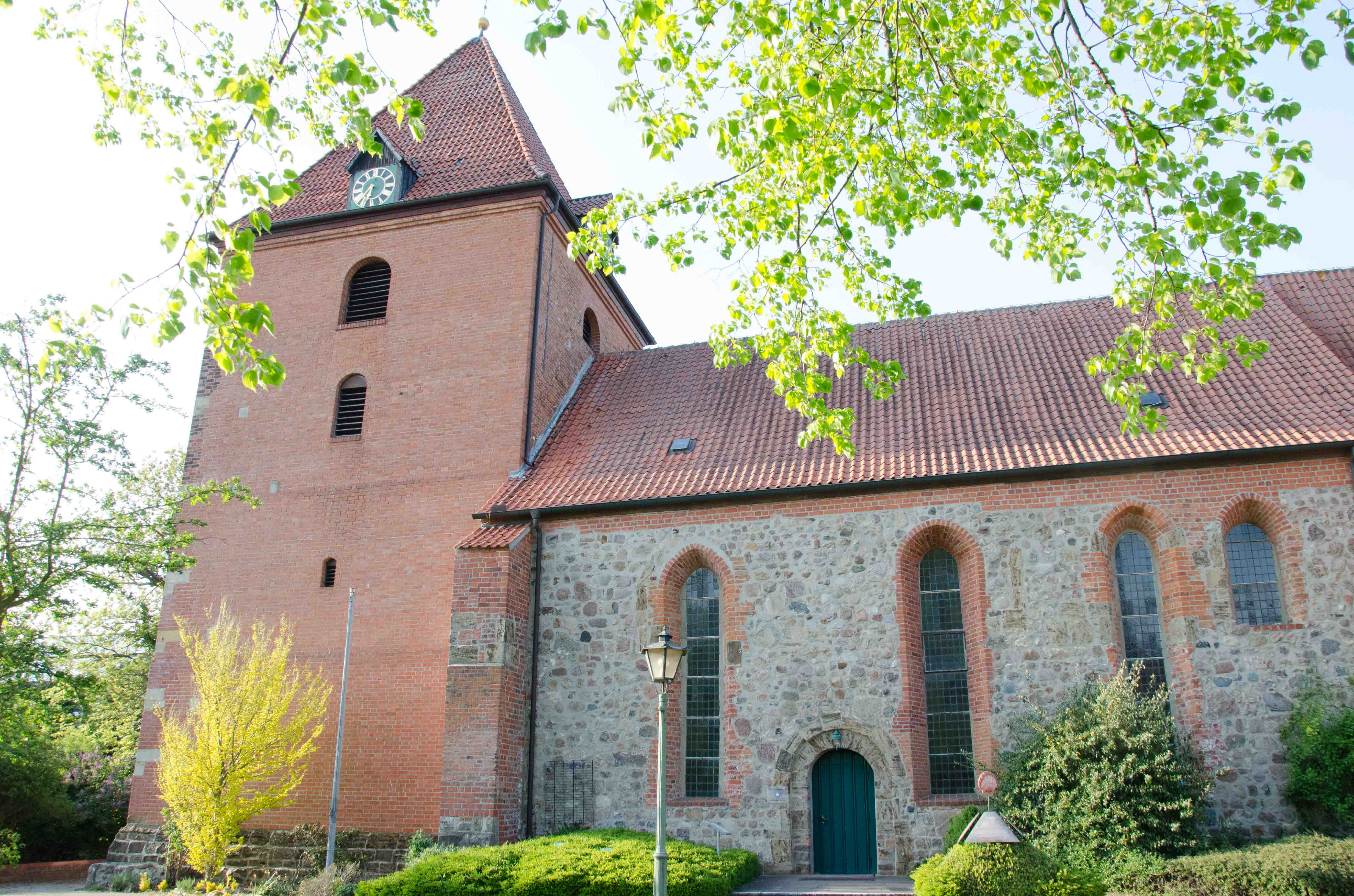 Außenansicht Bartolomäuskirche Barrien